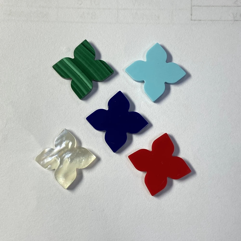 

Low Price for 8mm Synthetic Blue turquoise Clover gemstone, Colorful