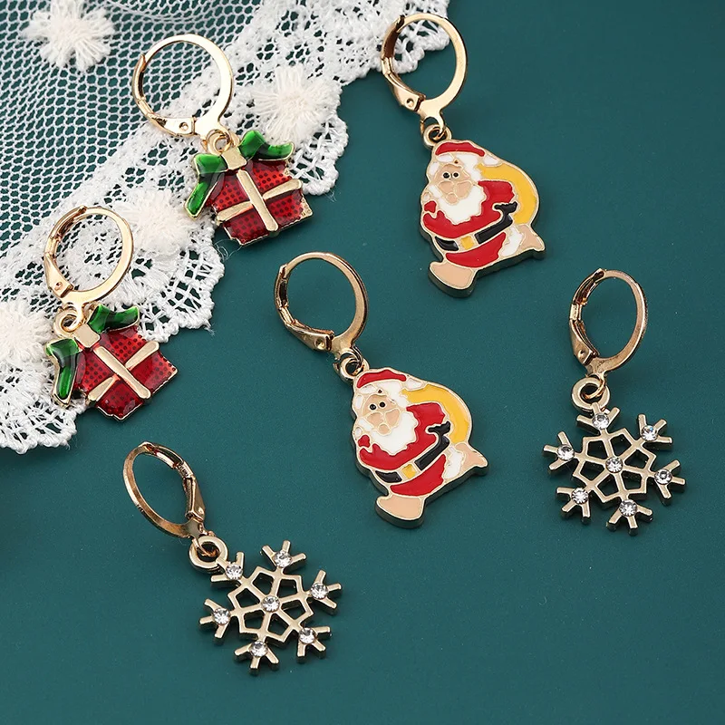 

Enameled Festival Diamond Snowflake Father Christmas Charm Earrings Sweet Red Father Christmas Gift Box Huggie Earrings Set, As picture