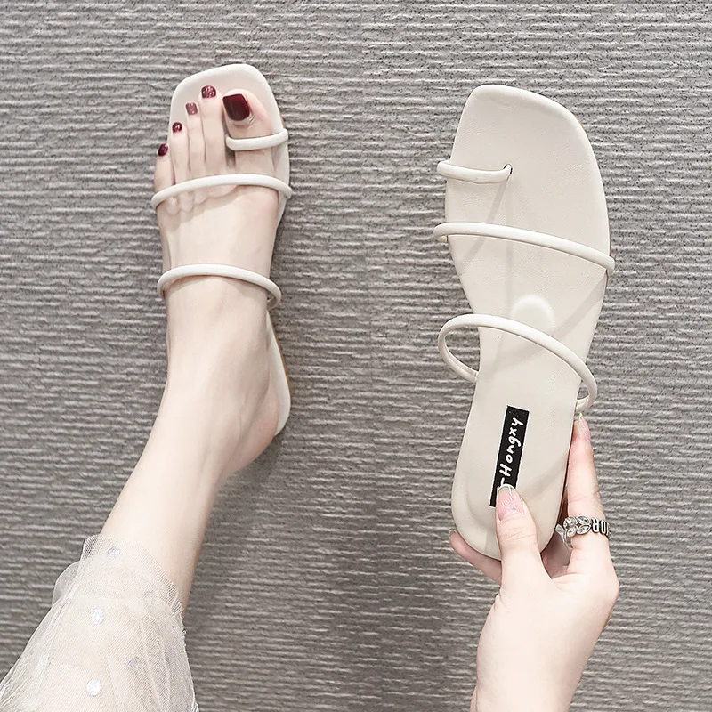 

The new summer 2020 flat slippers for women with toe band and cool slippers woman flat sandal outdoor slippers, Green,blue,black,white