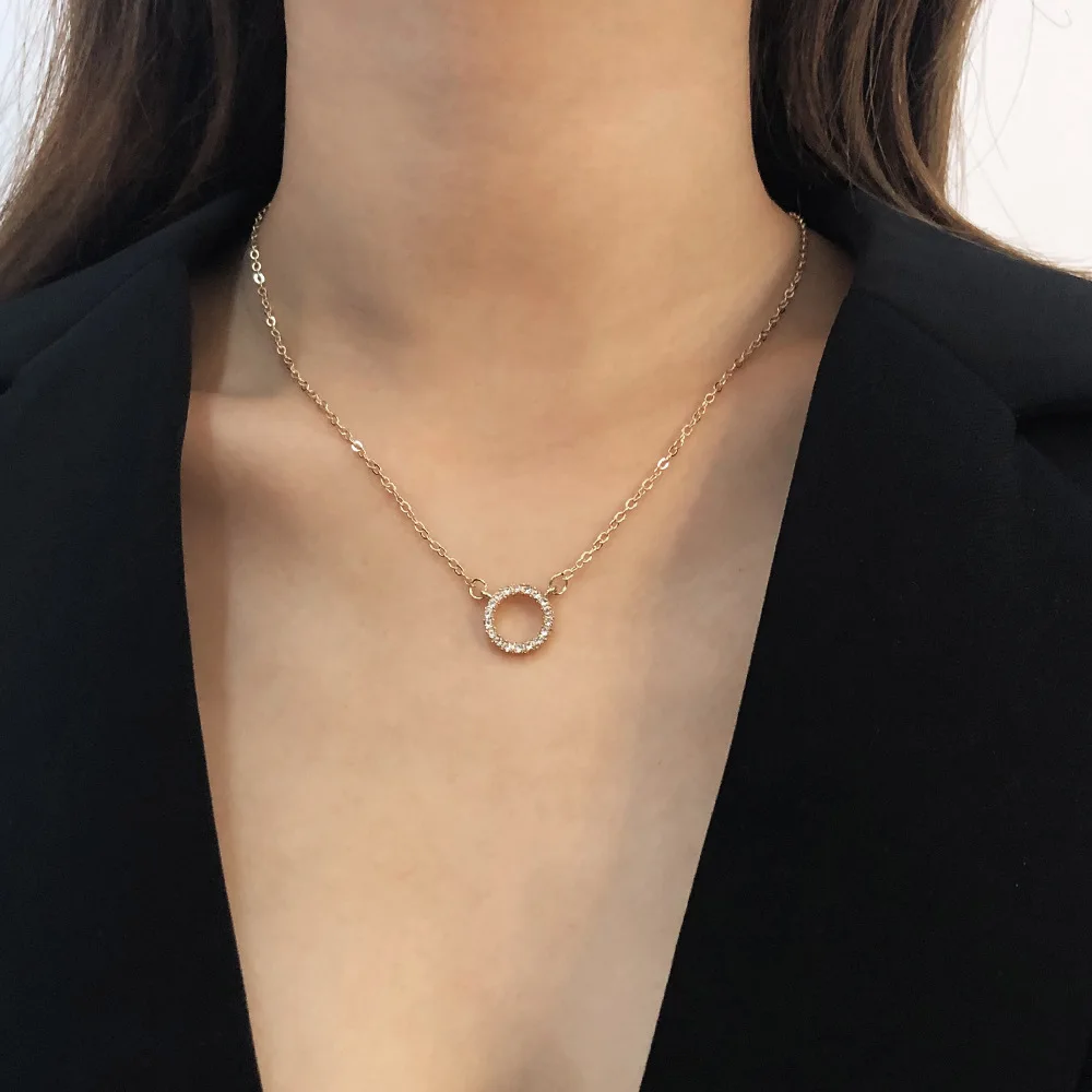 

The New Simplicity Clavicle chain Diamond pendant 18k gold womens dainty jewlery necklace