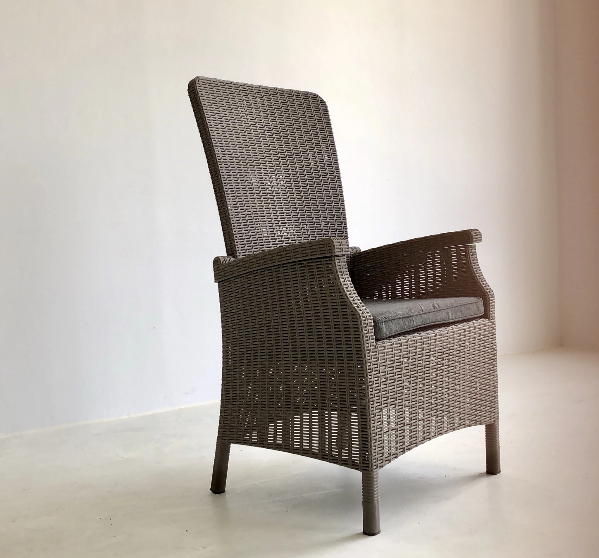 Modern Outdoor Patio Furniture Pp Plastic Dining Leisure Chair