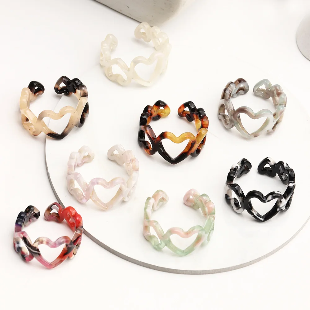 

2021 Newest Heart Shape Hollow Ring Uniform Size Acetic Acid Plate Adjustable Rings Leopard Print Resin Rings