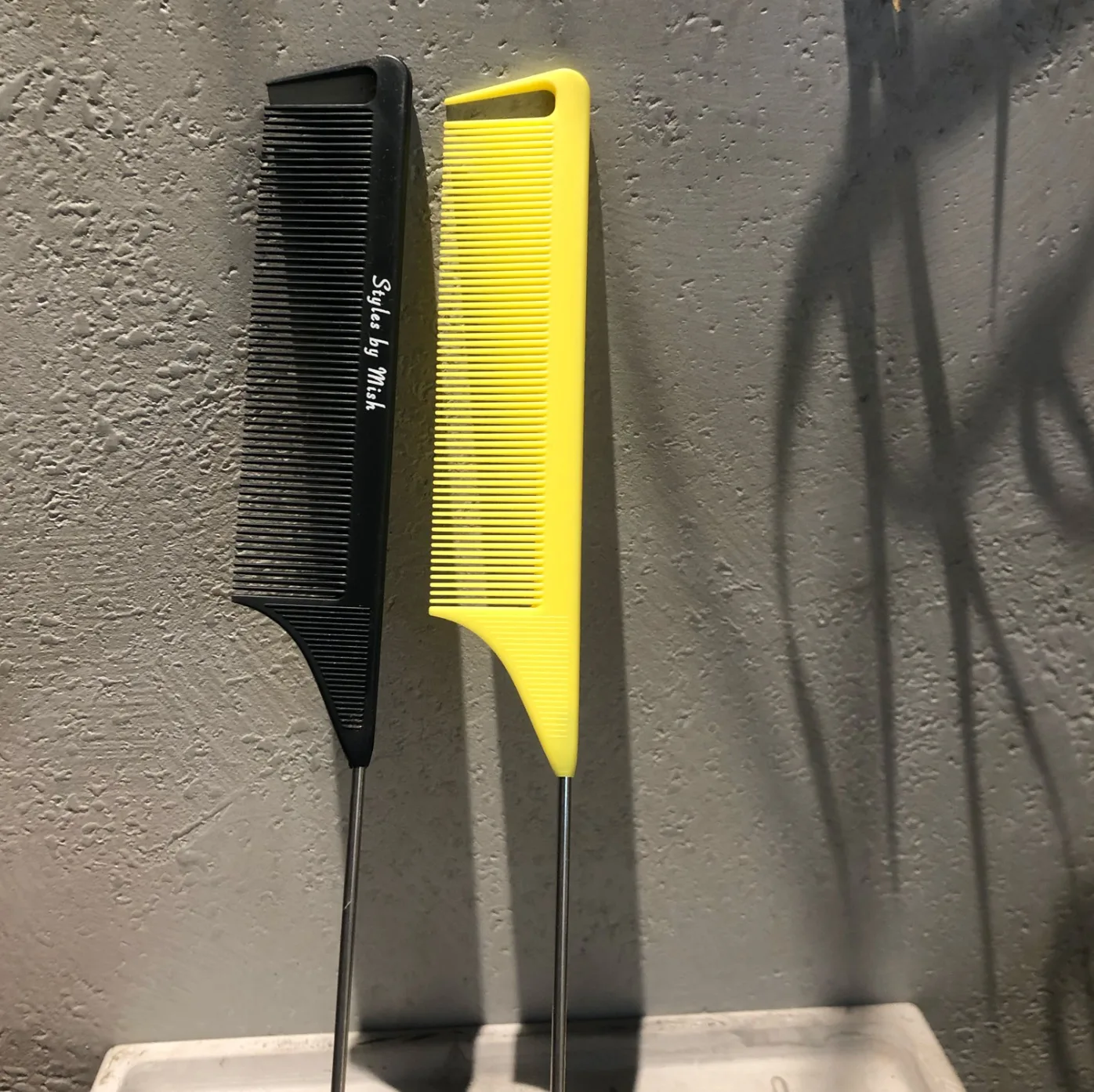 

Hot Custom Pink Comb Rat Tail Carbon Fiber Precision Parting Combs Hair Pick Comb for highlights