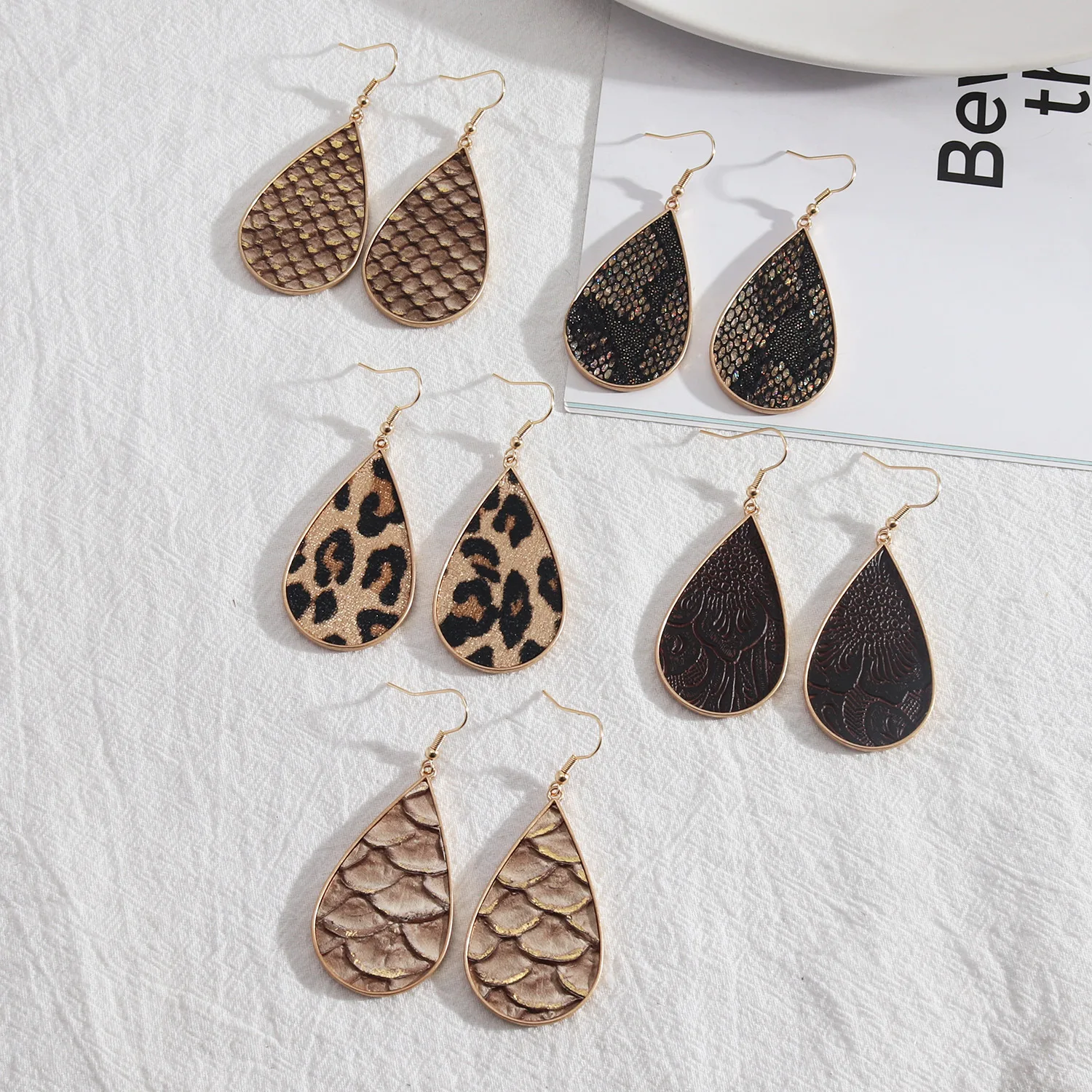

Retro leopard print Teardrop Curved Geometric Drop Earrings Snakeskin pu Leather Gold Dangle Earings Brand Jewelry