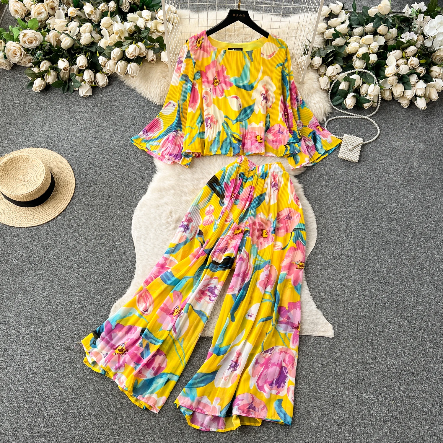 

Autumn Basics 2 Piece Set For Women Crop Top And Pleated Chiffon Dress Set Clothing Wholesale