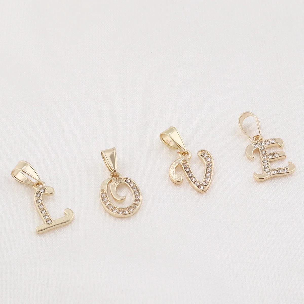 

Customized Supplier A B C D E F G H I J L M N O P Q S T U V W X Z R K Y 26 Letter Cheap Pendants & Charms Necklace