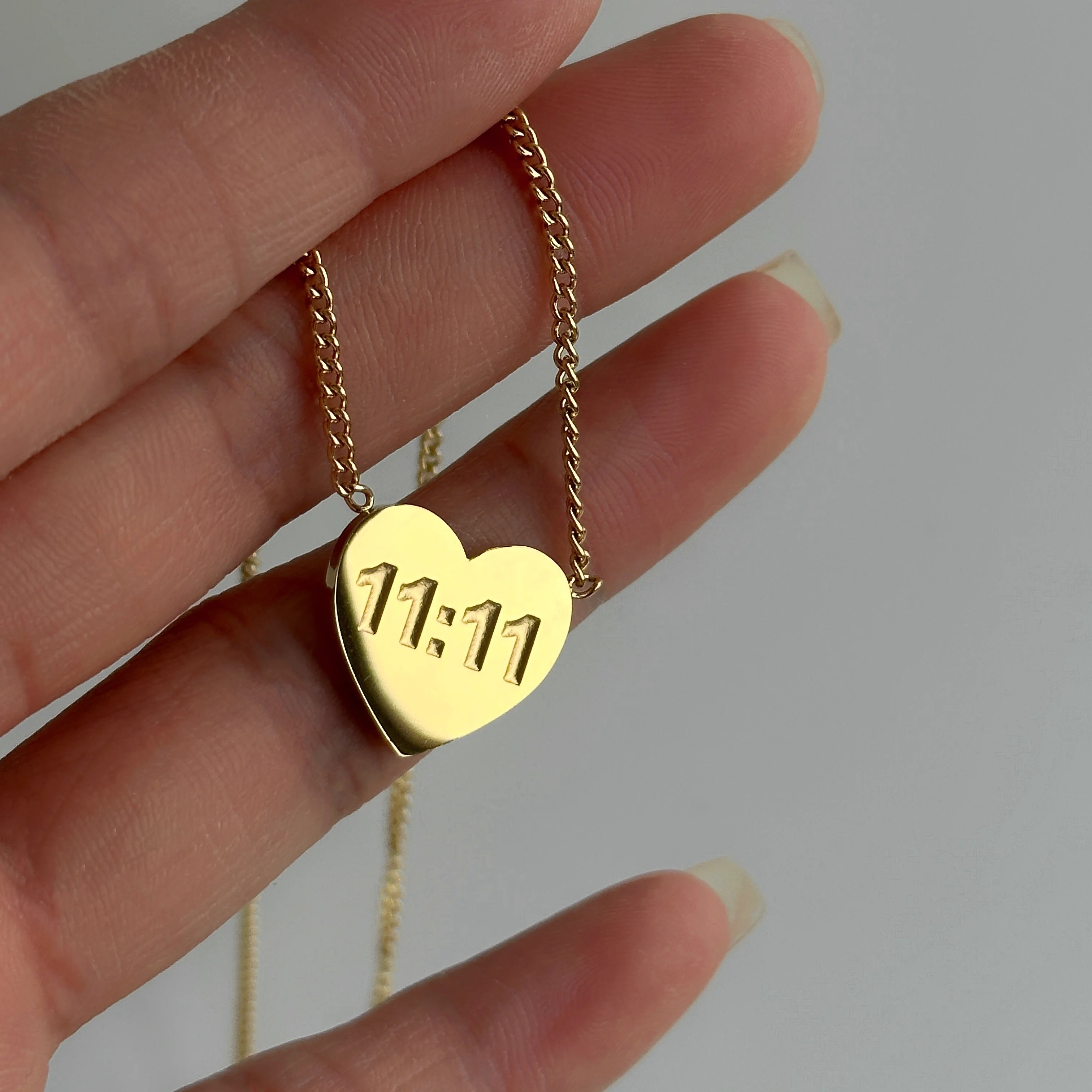 

2022 Dazan New 18k Gold Plated Tarnish Free Stainless Steel Arabic Numeral 111 Love Heart Pendant Box Chain Necklace For Women