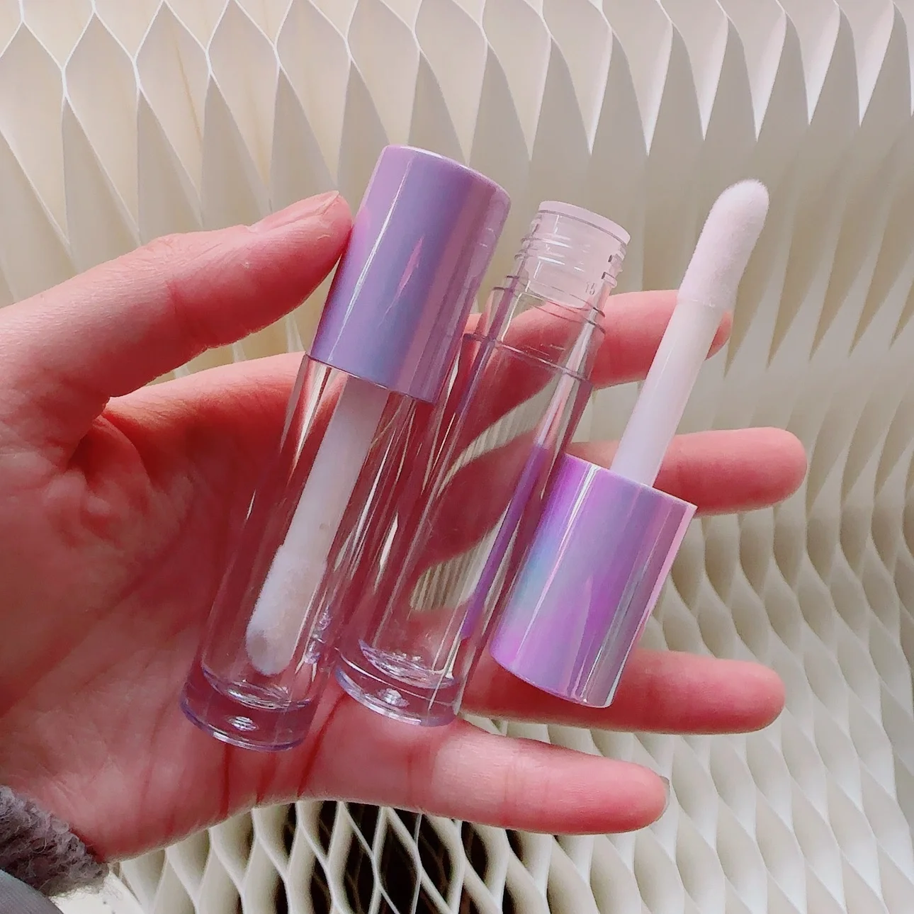 

Jinlan Free Sample Customized Printing Lipgloss Candy Tubes Thick Wand Big Applicator Holographic Purple Lavender Lip Gloss Tube