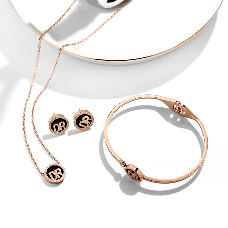 

Wholesale Fashion Jewelry Sets DR Letter Titanium Steel Rose Gold Necklace Earrings Bracelet Set