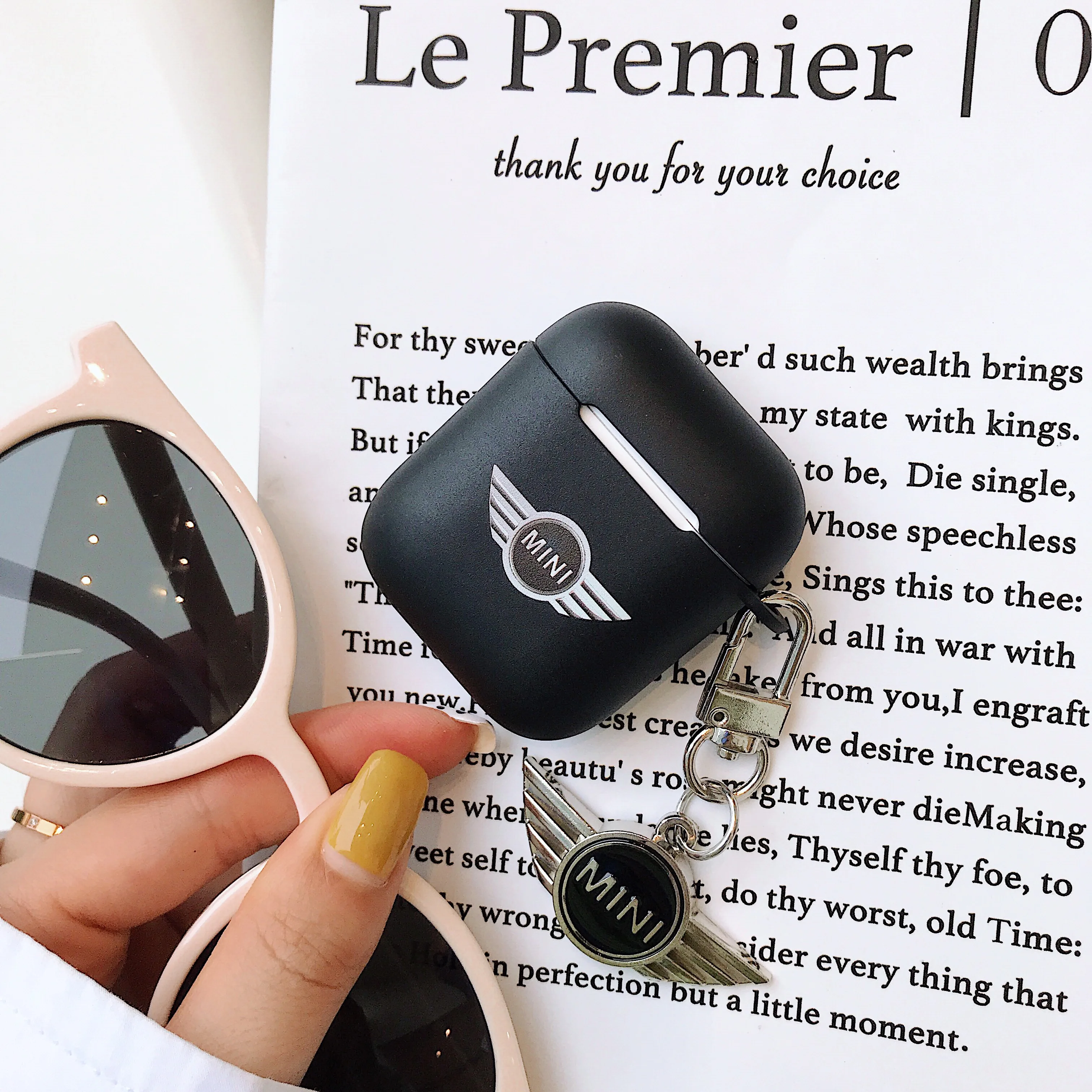 
Luxury Car Logo Pattern Earphone Case for Airpods 1 2 Silicone TPU Soft Ultra Thin Support Wireless Charging With Keychain 