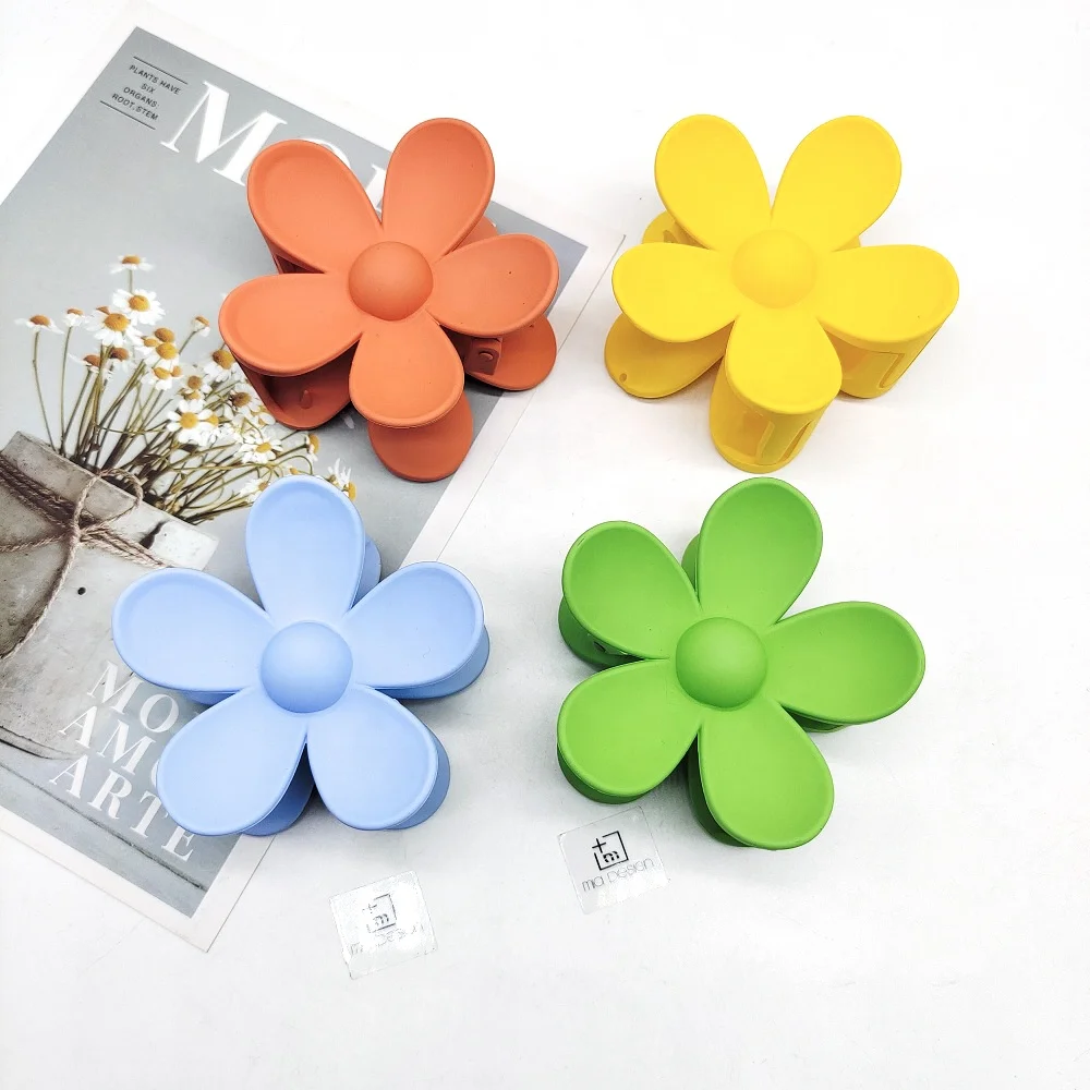 

MIO Flower Pattern Big Hair Claw Clamp Plastic 7cm Korean Solid Matte Color Hair Claw Clips For Women Girls Ladies