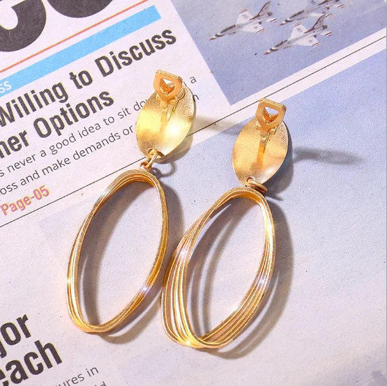 

Europe ancient style golden color circle geometric shape earrings fashion cool wind eardrops for female, Picture