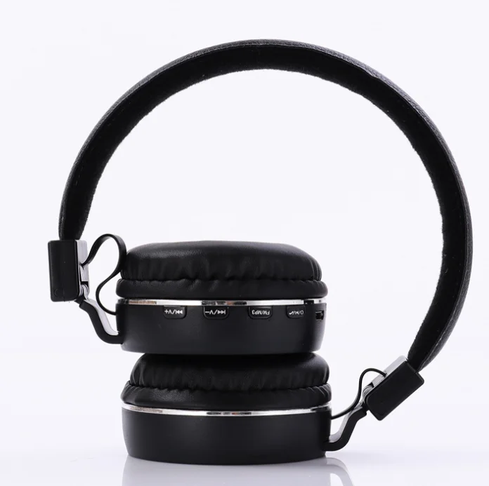 New products wireless earphones bluetooth earphone headphone case supplier
