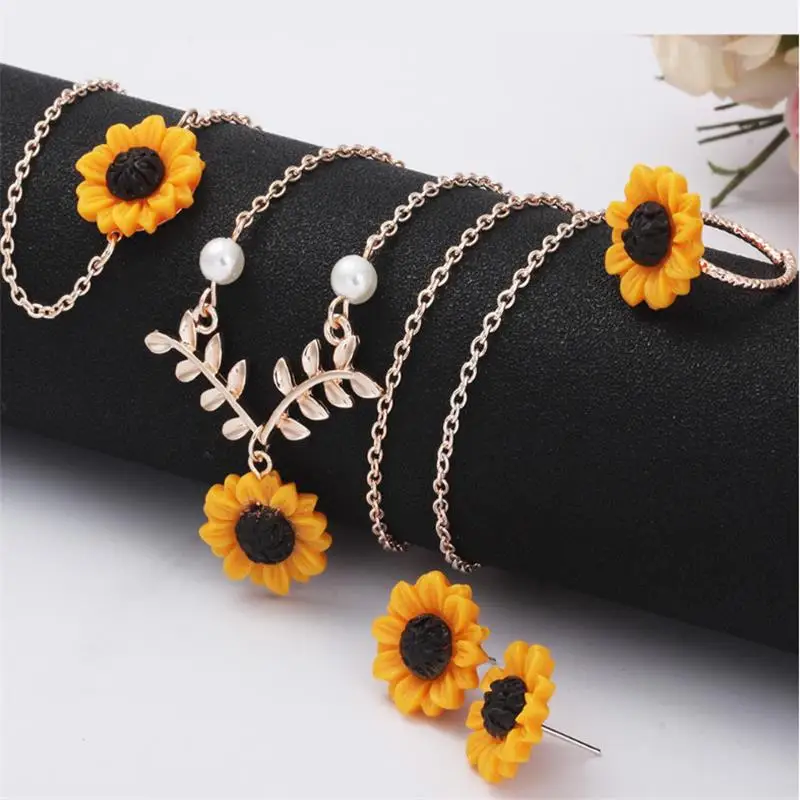 

European and American Fashion Trends Leaf Flower Pendant Necklace Earring Set New Flower Jewelry Sets for Women