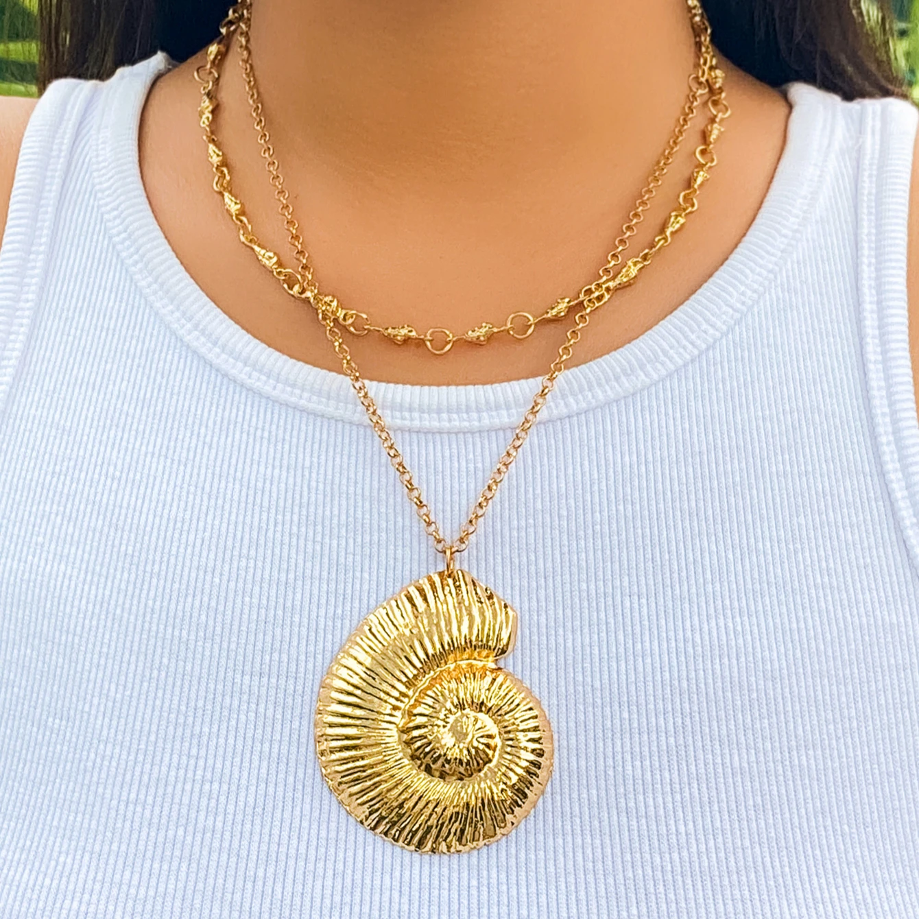 

SHIXIN Exaggerated Gold Big Conch Pendant Choker Necklace Women Vintage Spiral Symbol Metal Chain Vacation Jewelry Steampunk