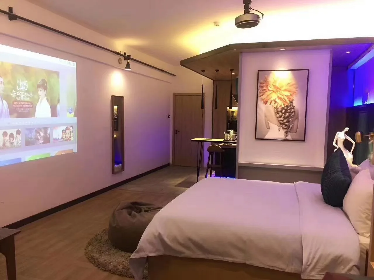 Hotel Electronic Doorplate with AC 220V Touch Control and 86 Bottom Box for Easy Installation