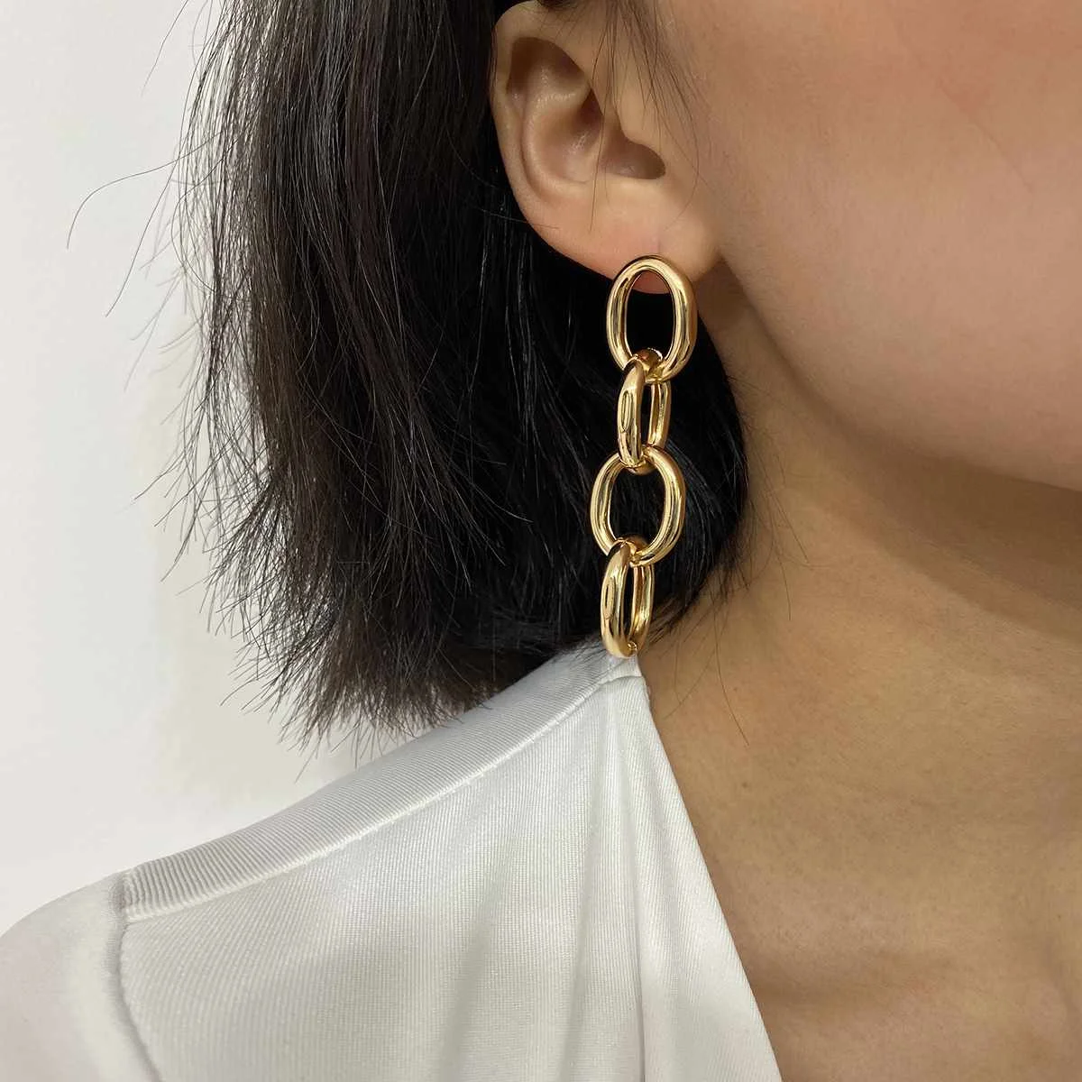 

Cross-Border Trend Earrings Female Creative Spring New Earrings Fashion Personality Exaggerated Twisted Alloy Earrings