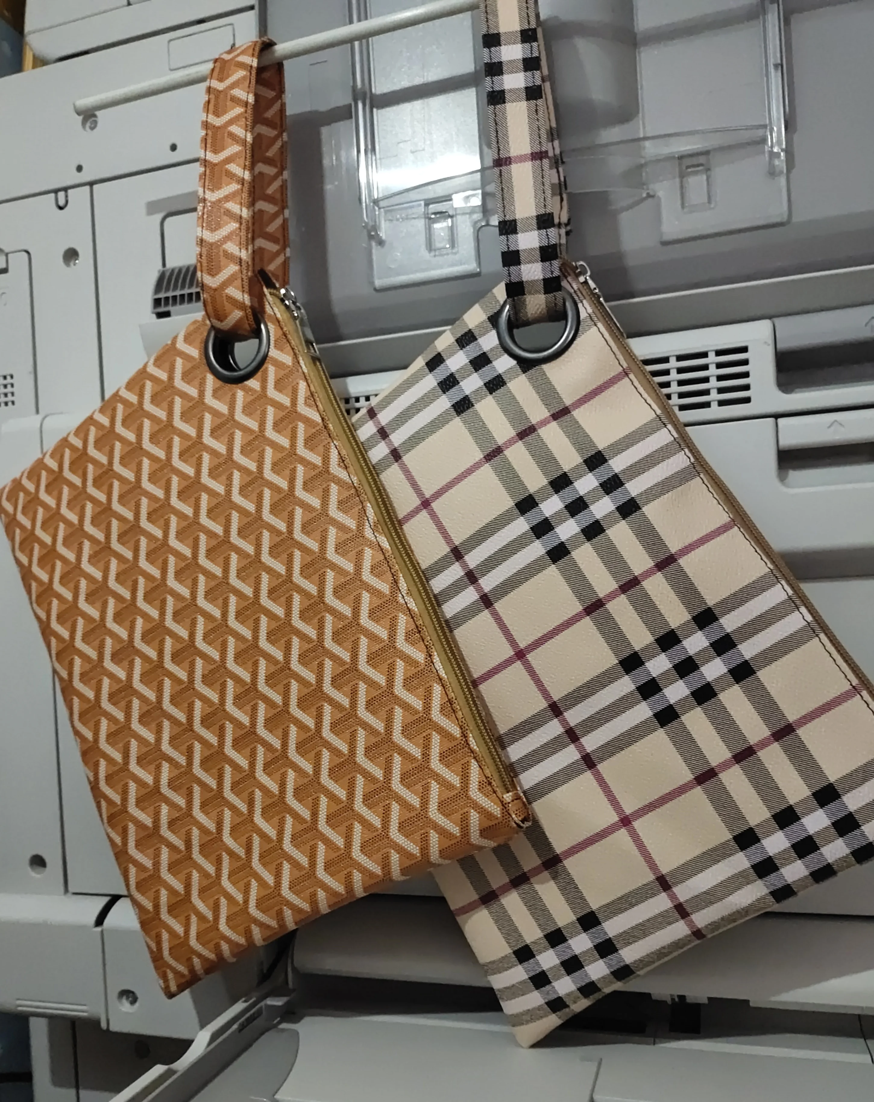 

Free sample new zipper simple design handbag Support OEM Fashion plaid large PU handbag
