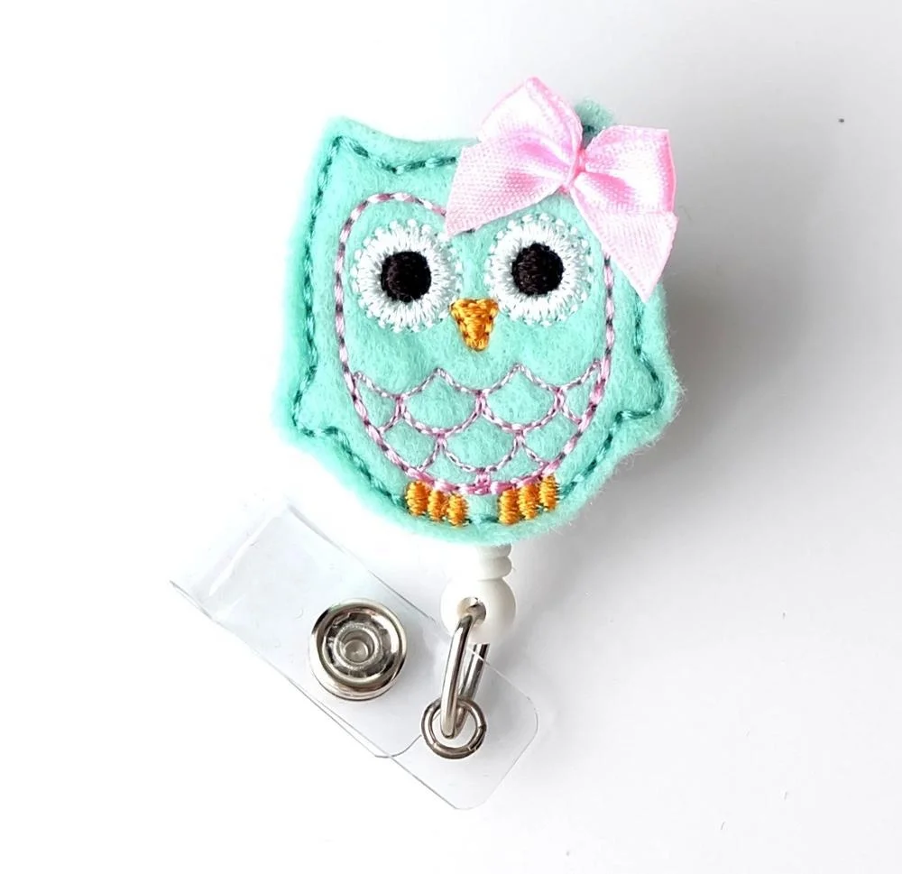 

Free Shipping New Design Green Bird Retractable ID Badge Holder For Decoration, As picture