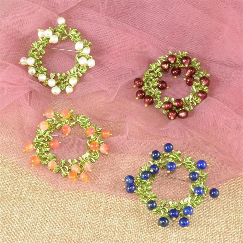 

QIANZUYIN Fashion Women Vintage Green Bake Paint Brooch Natural Fresh Pearl Cranberry Plant Wedding Accessory Brooches