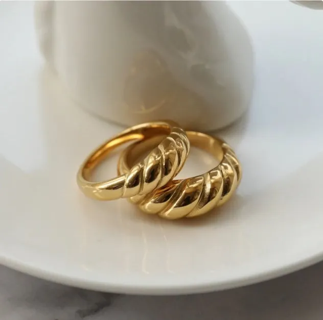 

2021 Fashion Design Croissant Signet Ring Gold Dome Ring Chunky Gold Plated Ring