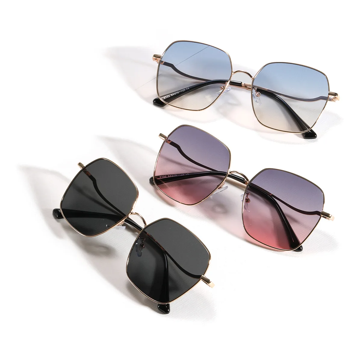 

Women Fashion Stylish Gold Thin Metal Frame UV400 Gradient Sunglasses Oversized Big Frame Square Sunglasses Shades lentes de sol