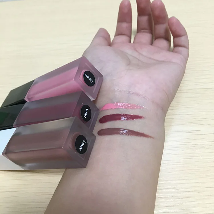 

Ready to ship shiny lip gloss with white tube 50 pieces with logo print