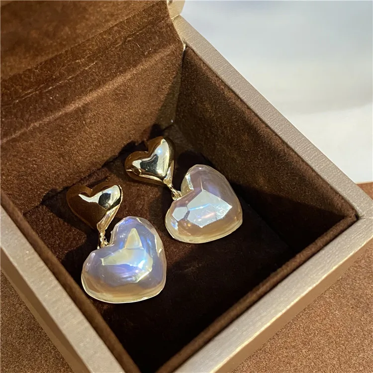 

Korean Sweet 18k Gold Plated Love Heart Stud Earrings Temperament Mermaid Pearl Heart Drop Earrings