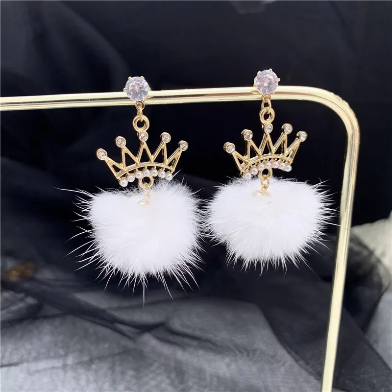 

2020 New Exquisite Jewelry Pearl Crown Pompom Ball Earring Crystal Rhinestone Pompom Fur Ball Earring For Girls