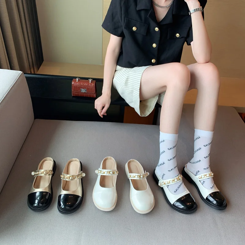 

113063 Brand shoes wholesale women slippers slip on metal chain decor colour block flat sliders for female outer wear lady mules