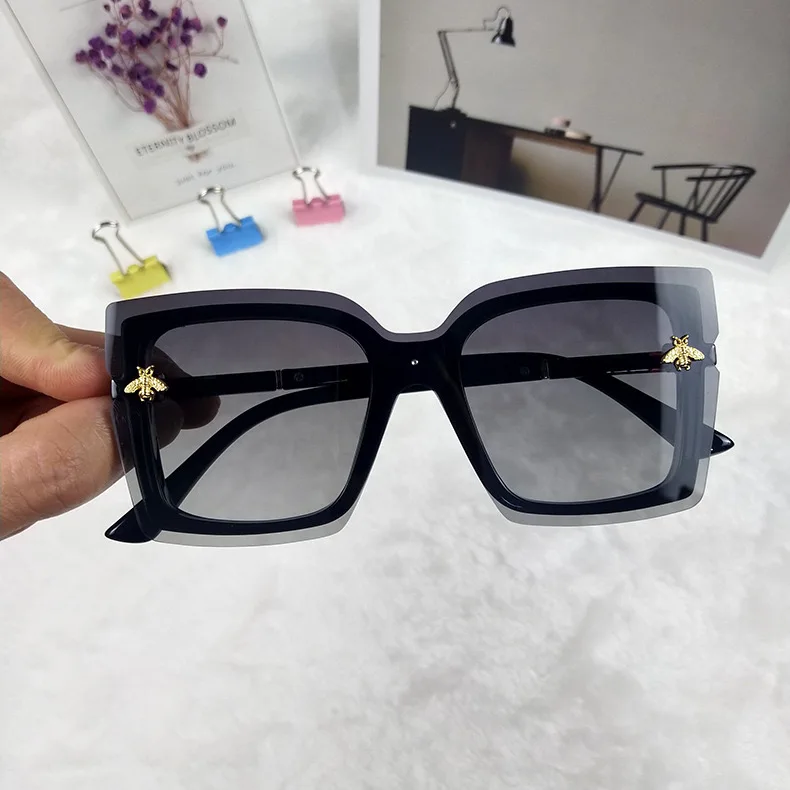 

Luxury fashion designer square big frame trendy lentes de sol polarized oversized bee women shades 2021 famous sunglasses