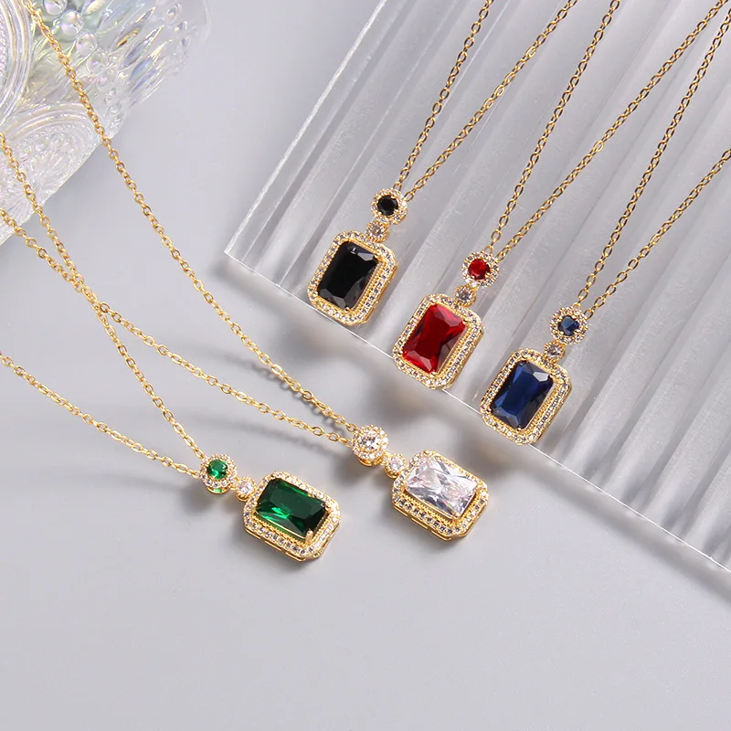 

Wholesale 18K Gold Plated Thermostone Pendant Stainless Steel Tarnish Free Waterproof Blue Gemstone Delicate Diamonds Necklace