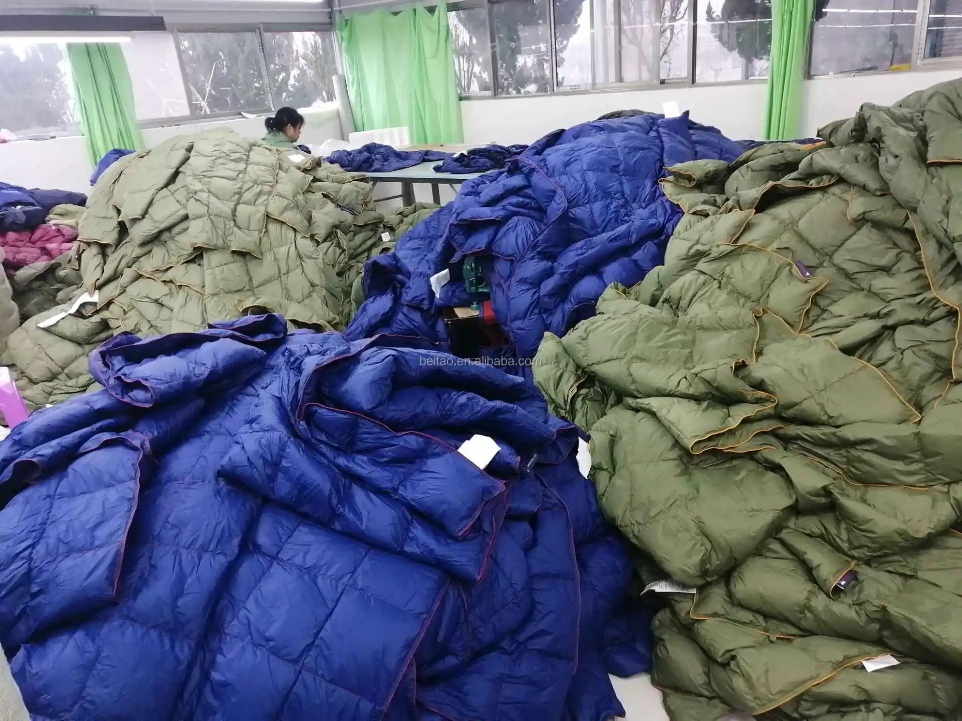 Down Camping Blanket Puffy,Packable,Lightweight And Warm Ideal For