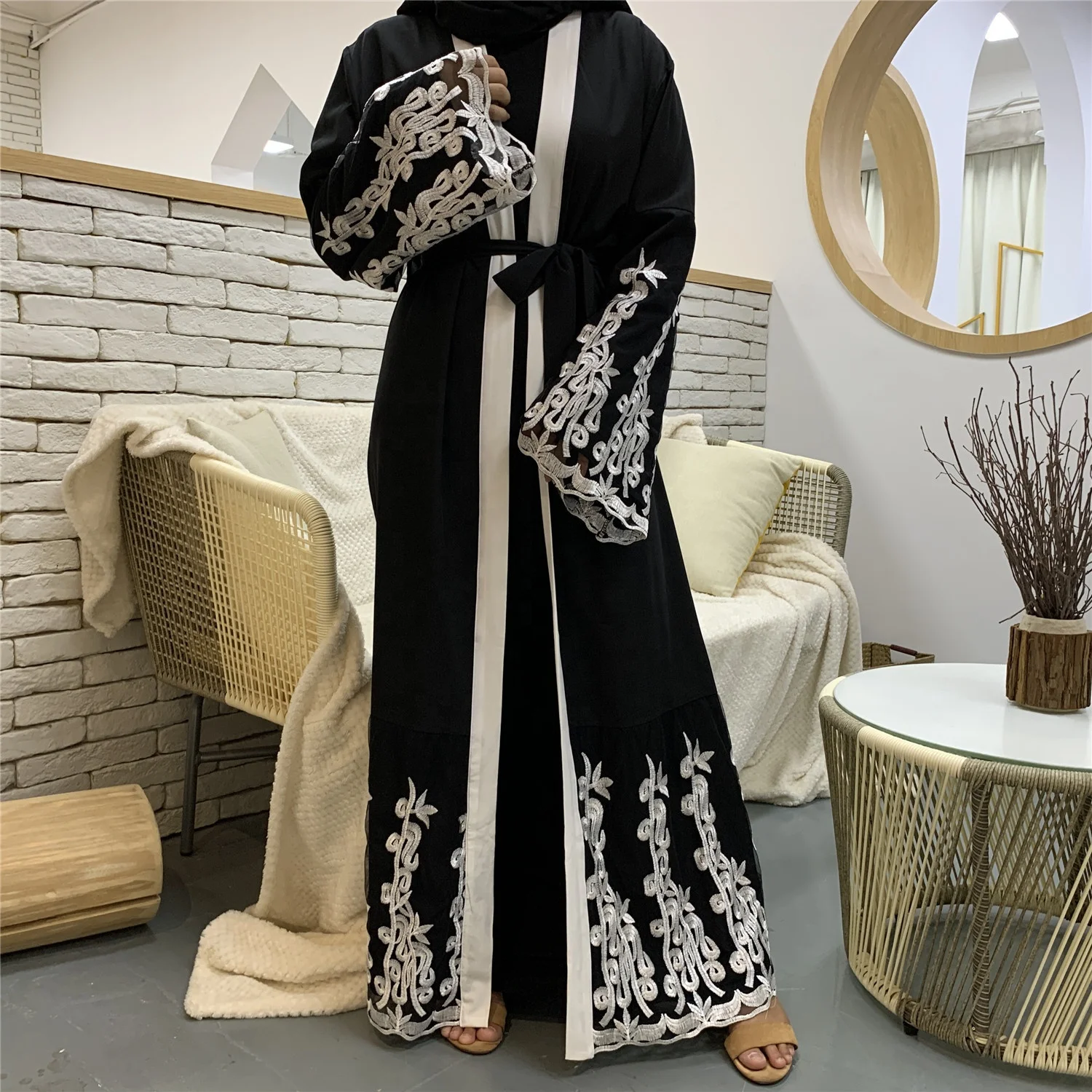 

Cm060 Muslim Women'S Fashion Mesh Stitching Embroidery Loose Lace Cardigan Robe