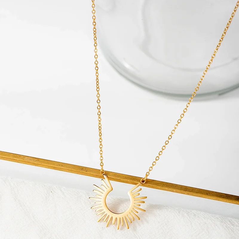 Hot 18K Gold Plated Rising Sun Burst Necklace Sunset Pendants for Necklace Women Plain Simple Minimalist Stainless Steel Jewelry