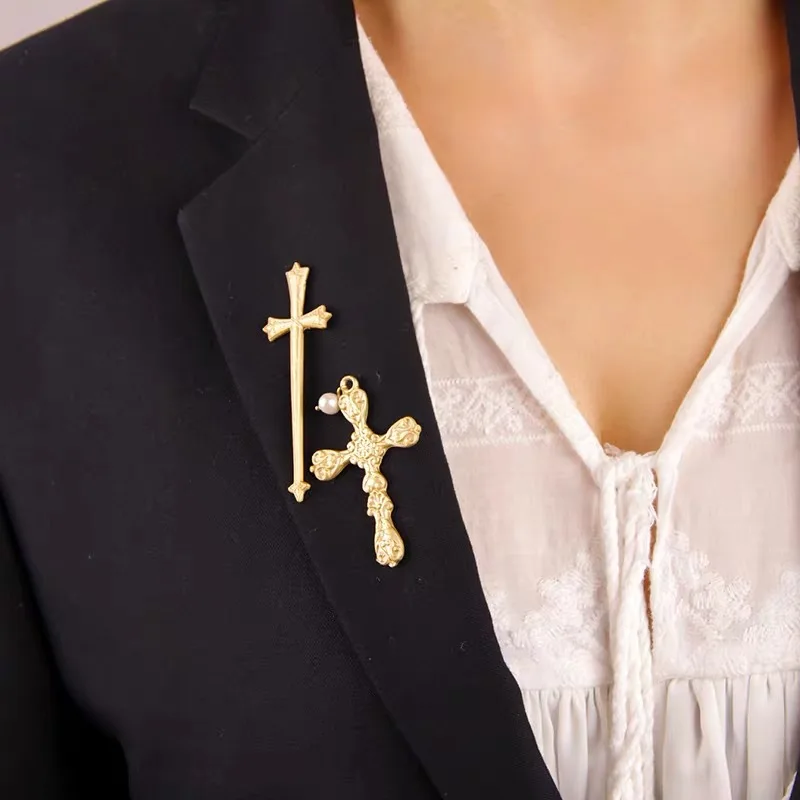 

Vintage Metal Key Lock Heart Cross Pearl Brooch Gold Color Chain Women Brooches Pins Fashion Party Jewelry Unisex Accessories, Picture