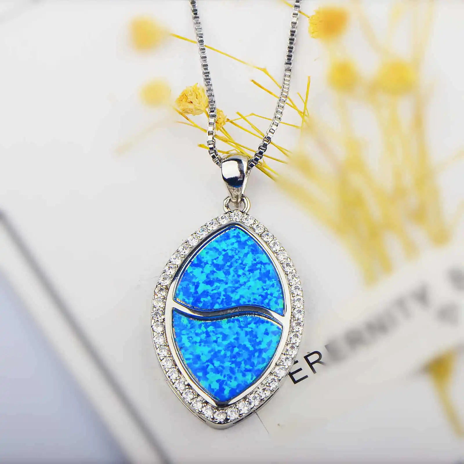 

Necklace Women's European and American fashion accessories new blue devil's eye item pendant sweater chain