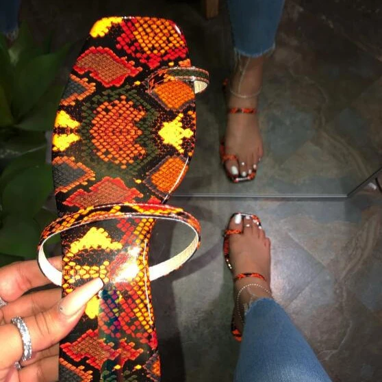 

VMAE Hot Sale Summer Indoor Outdoor Square Head Snakeskin Pattern Flat Slippers Furry Slides For Women 4 colors