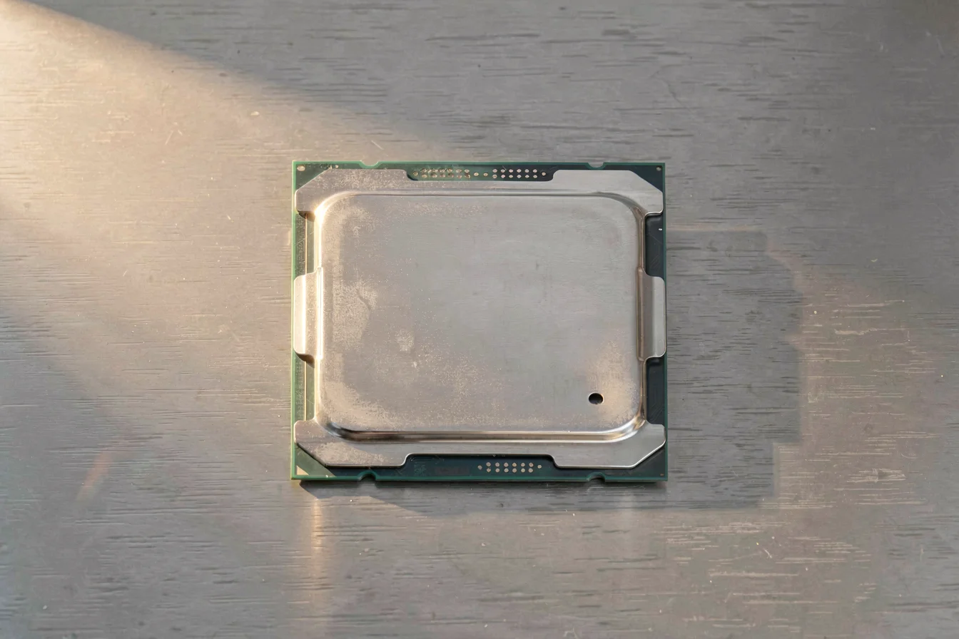High-performance Intel Xeon E5-2689 v4