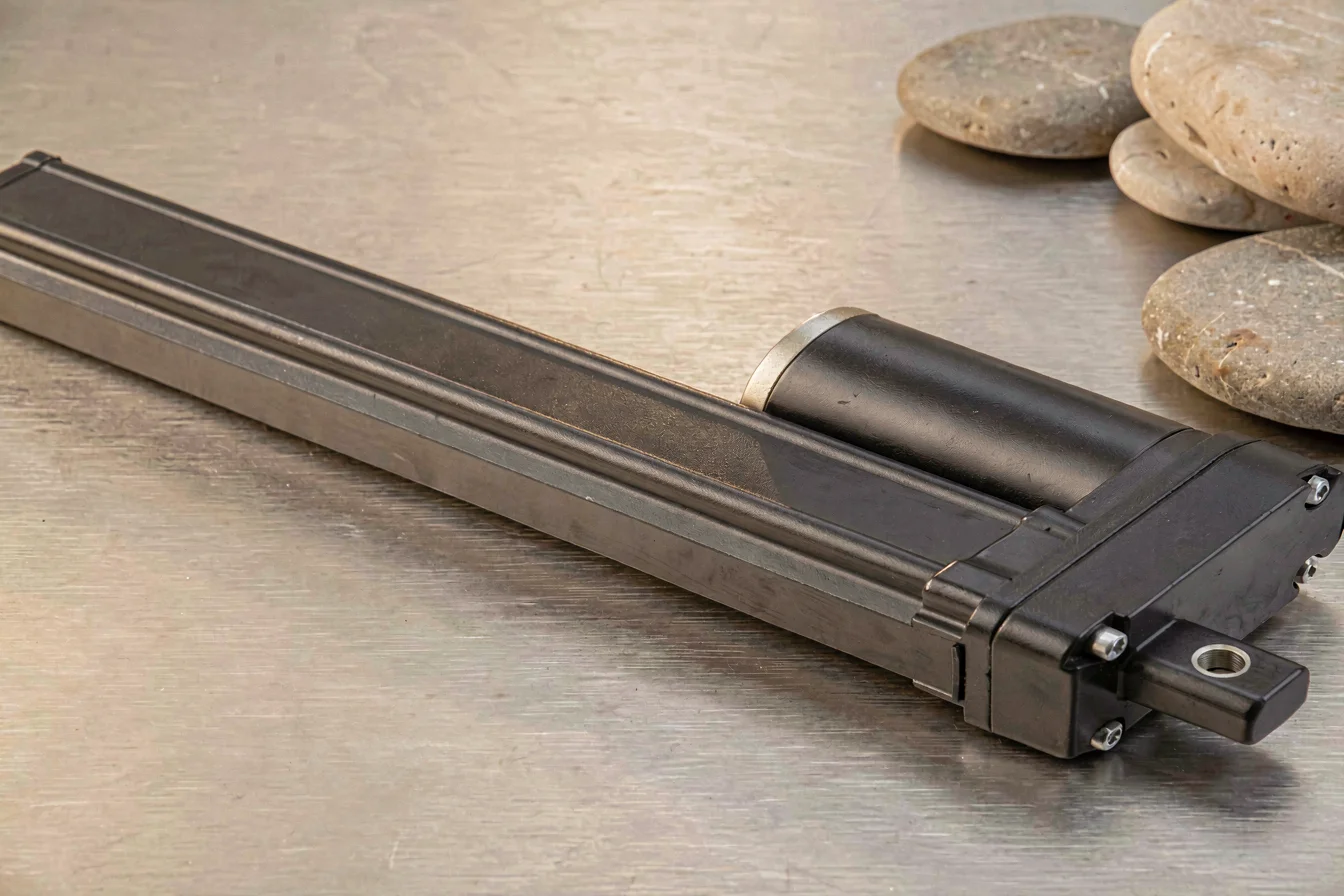 Heavy-duty linear electromagnetic actuator