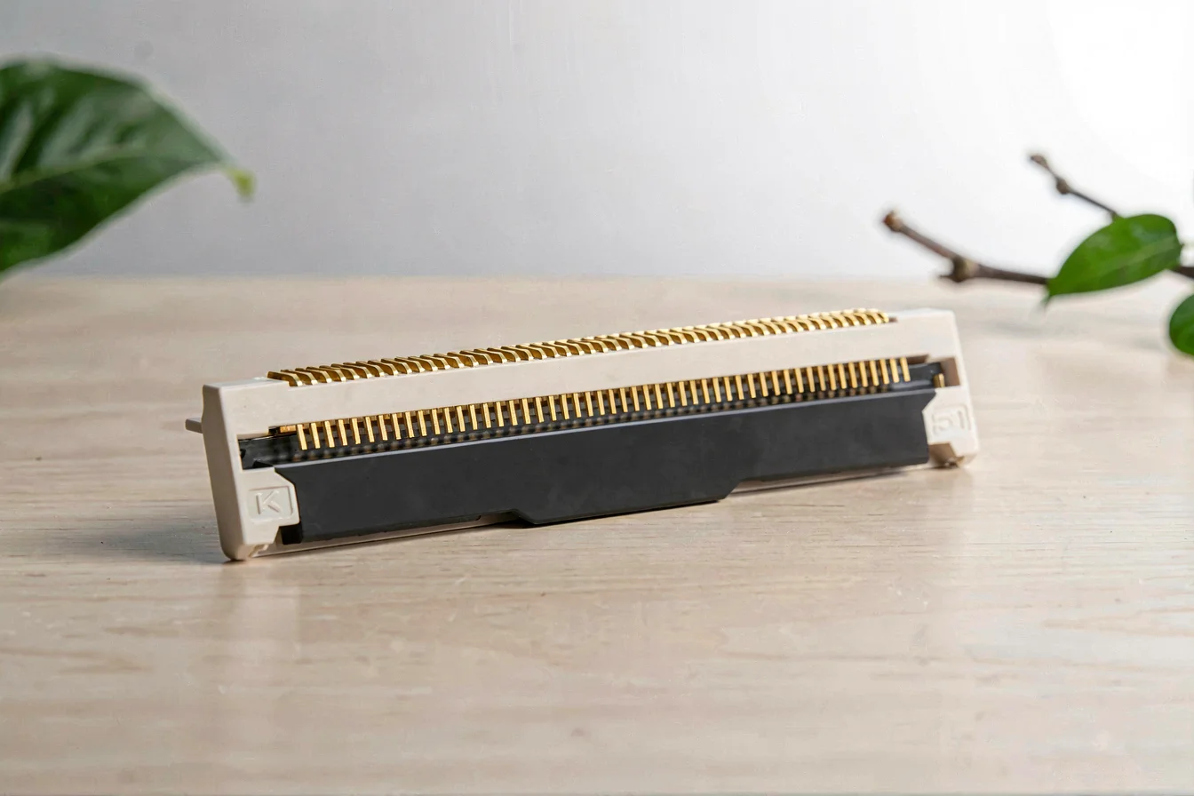 Reliable LVDS connector 30-pin