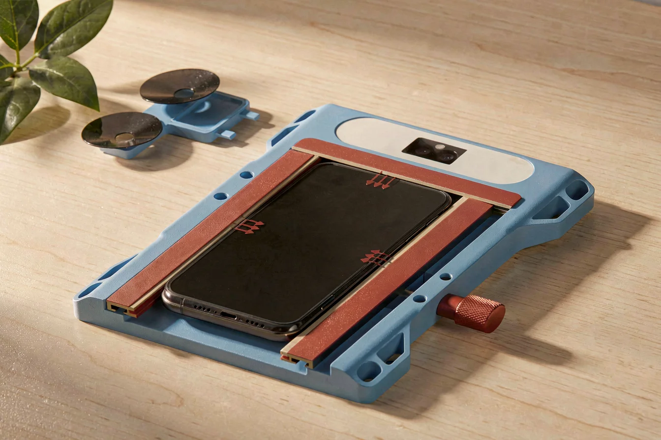 Heat-safe iPhone adhesive remover