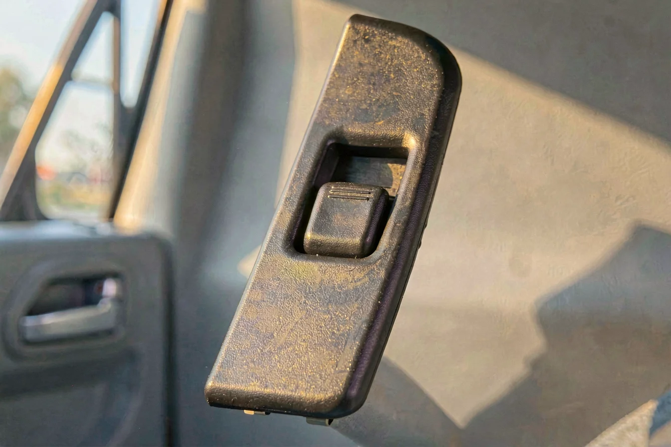 Durable Isuzu Elf Power Window Switch
