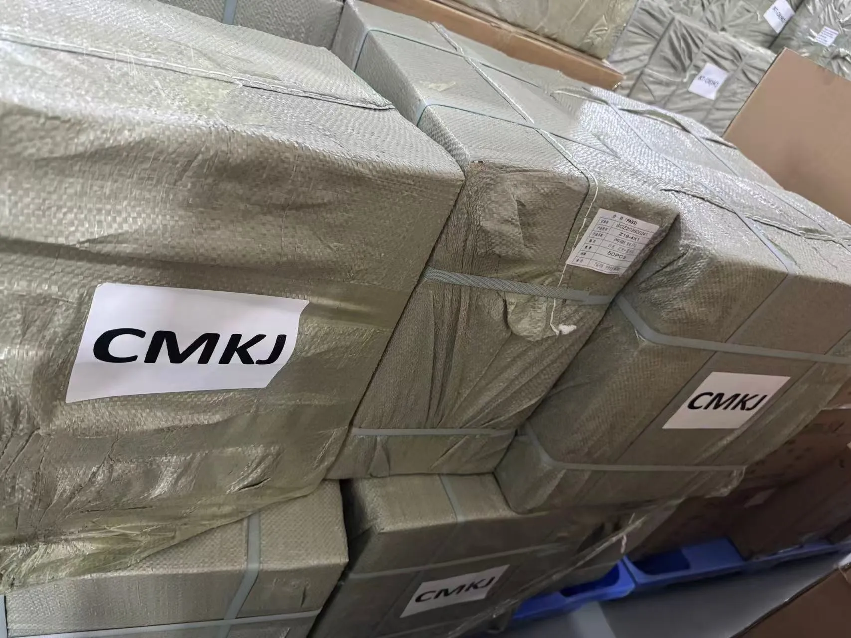 Export cartons of custom motorcycle auxiliary lights, 50 pcs per carton