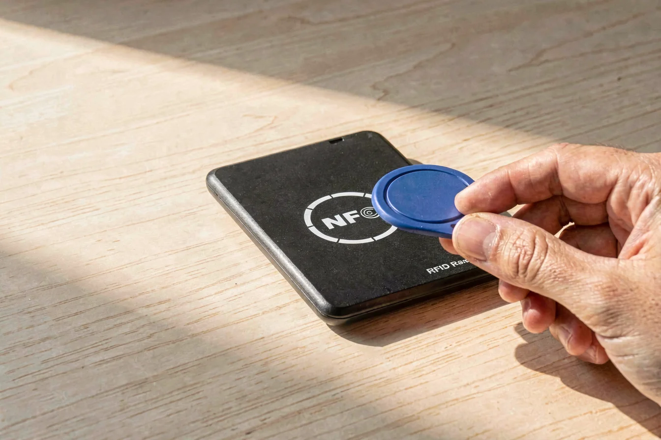 High-performance external NFC reader