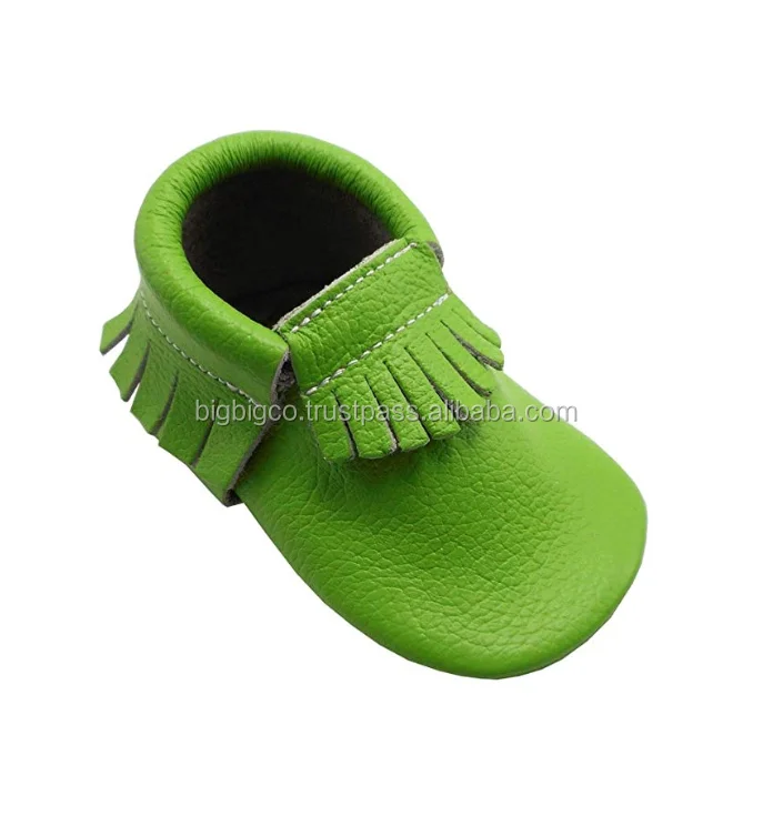 Moccains shoes 2442 (5).png