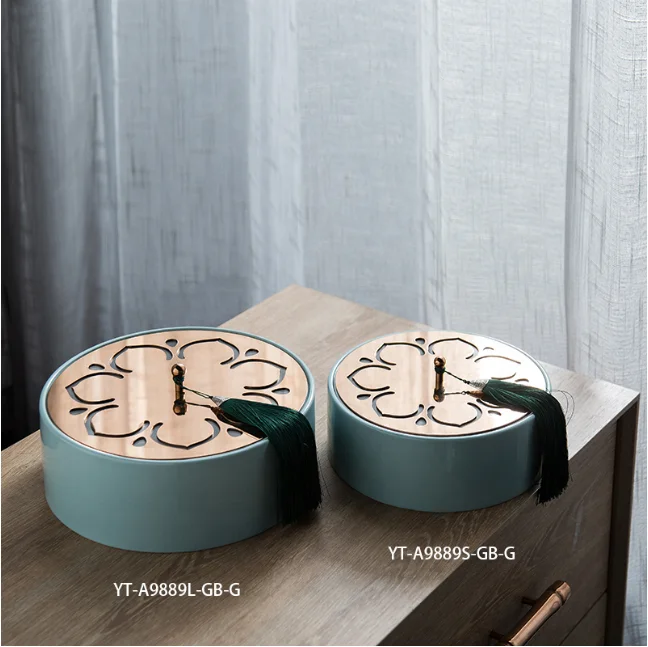 

Unique Chinese Style Stainless Steel Lotus Motifs Noble Jewelry Box Storage Box