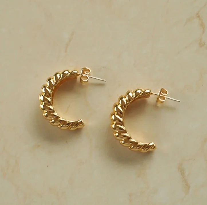 

High Polish 18K Gold Plated Croissant Hoop Earrings Twisted Round Hoop Earrings Chunky Hoop Earrings For Women