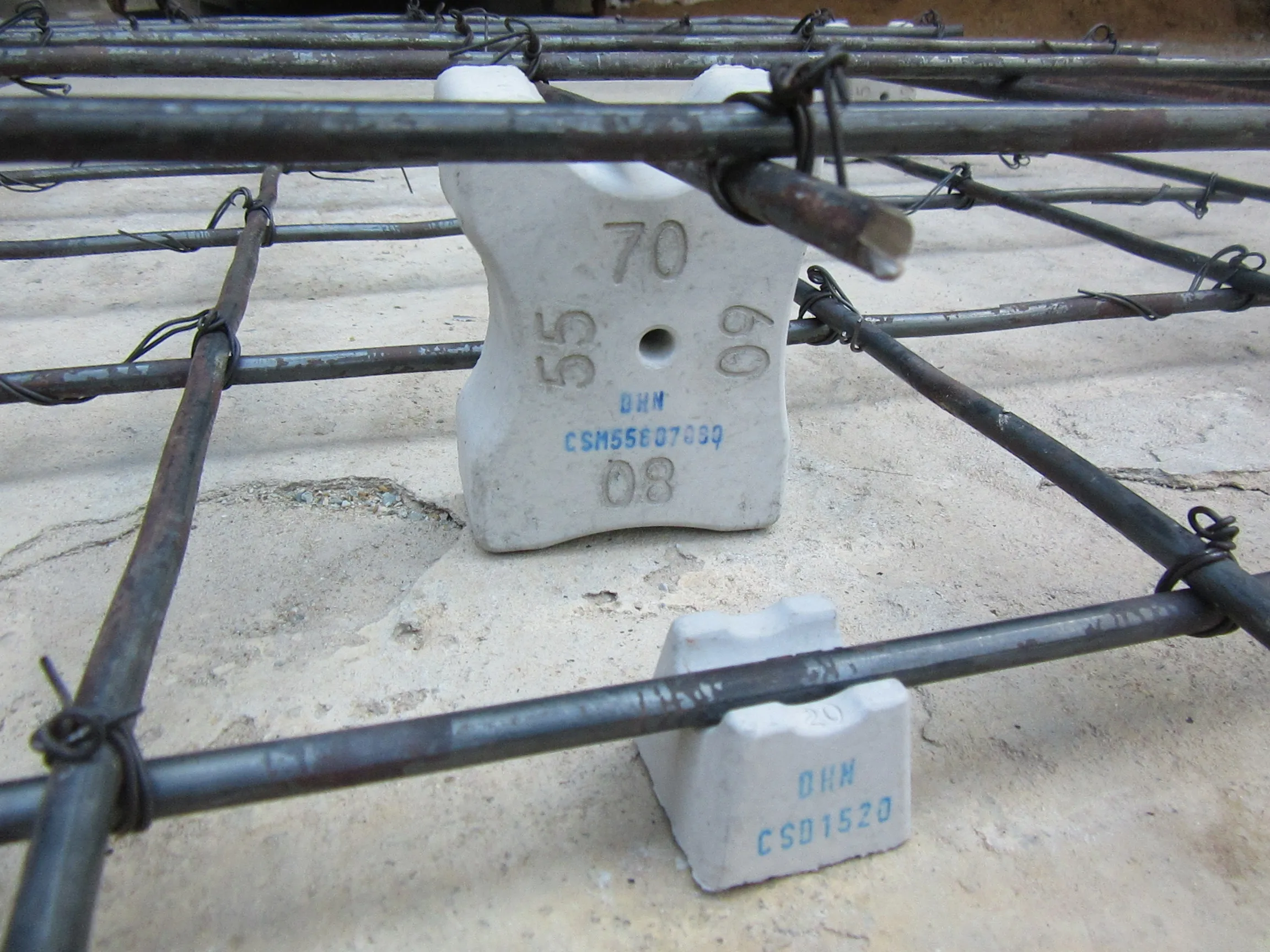 High Quality Fiber Concrete Spacer With Steel Tie Wire To Secure The