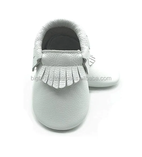 Moccains shoes (98).png